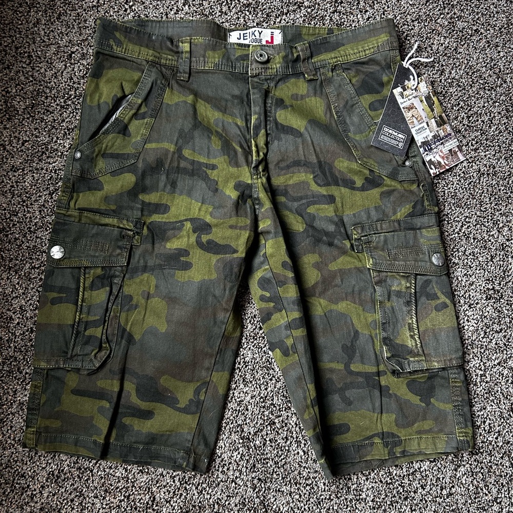 Men’s shorts size 32 NEW WITH‎ TAGS